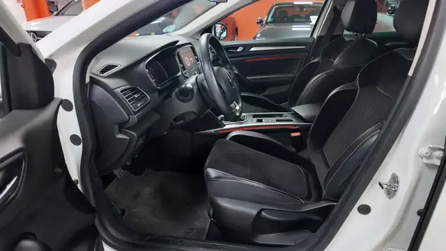 Renault Megane view 15