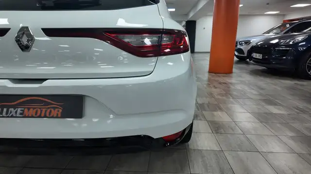 Renault Megane view 12