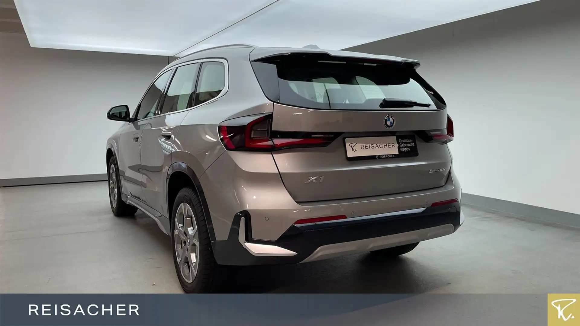 BMW X1 sDrive18i A X-Line LCProf AHK,HUD,PA+,DA+ Silber - 2
