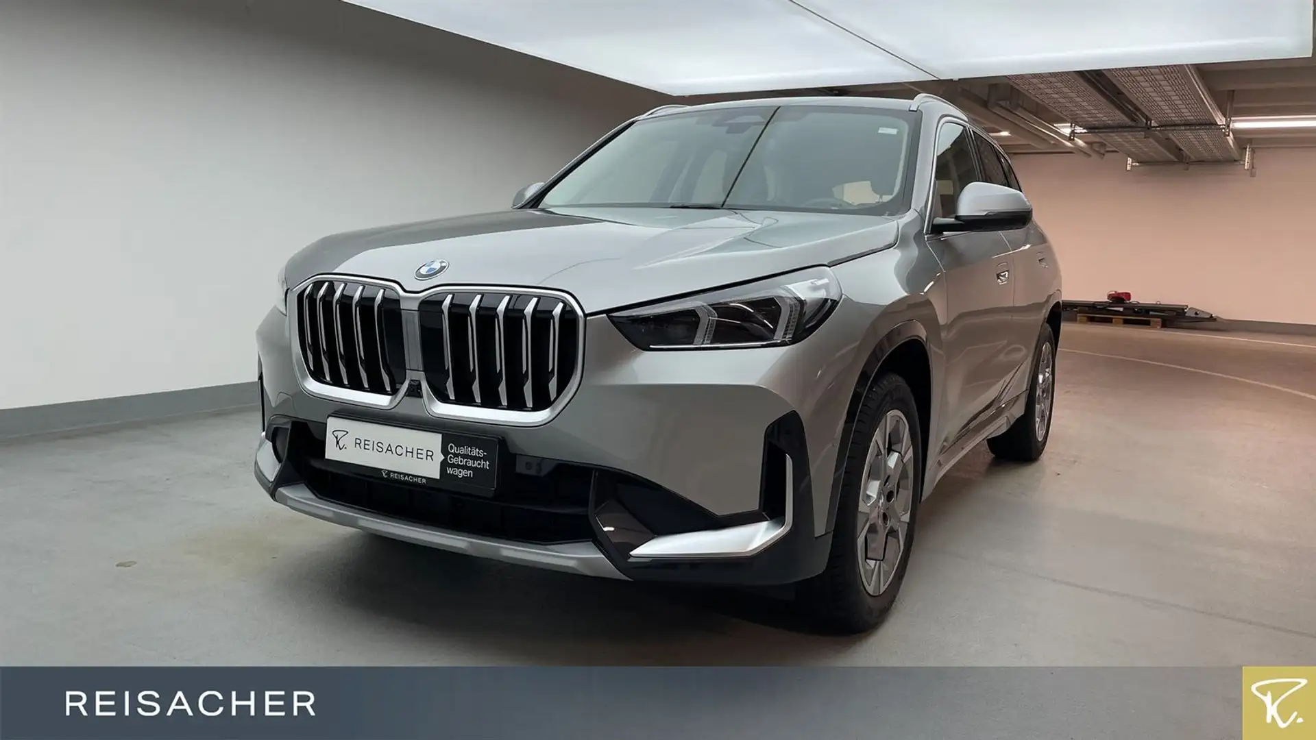 BMW X1 sDrive18i A X-Line LCProf AHK,HUD,PA+,DA+ Silber - 1