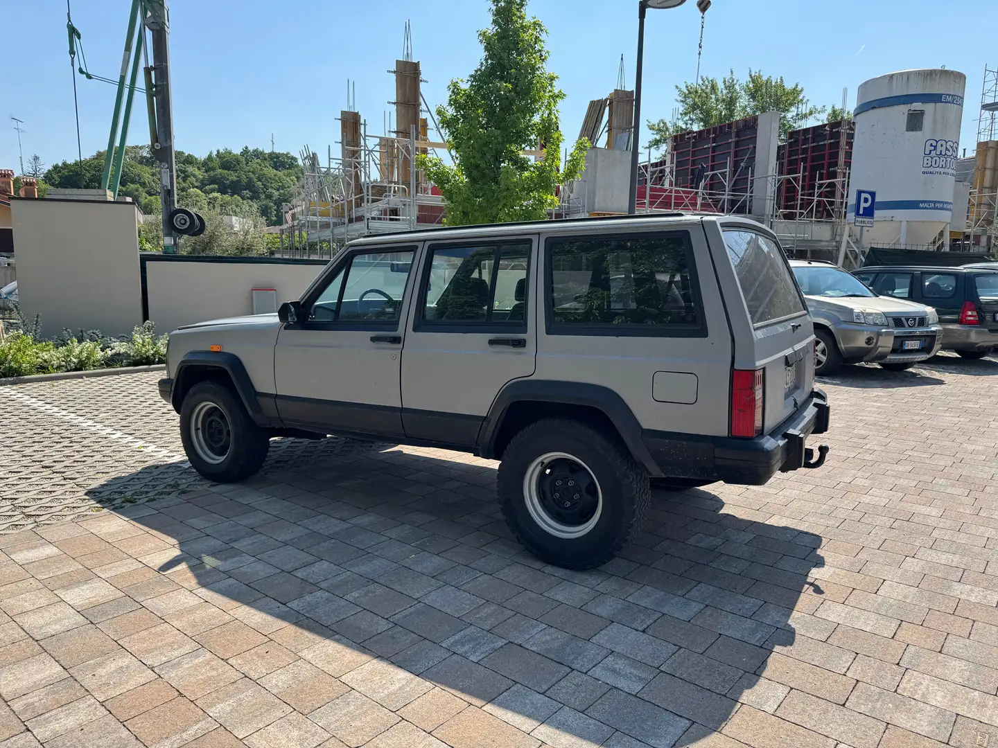 Jeep Cherokee Cherokee 5p 4.0 Limited Gris - 2