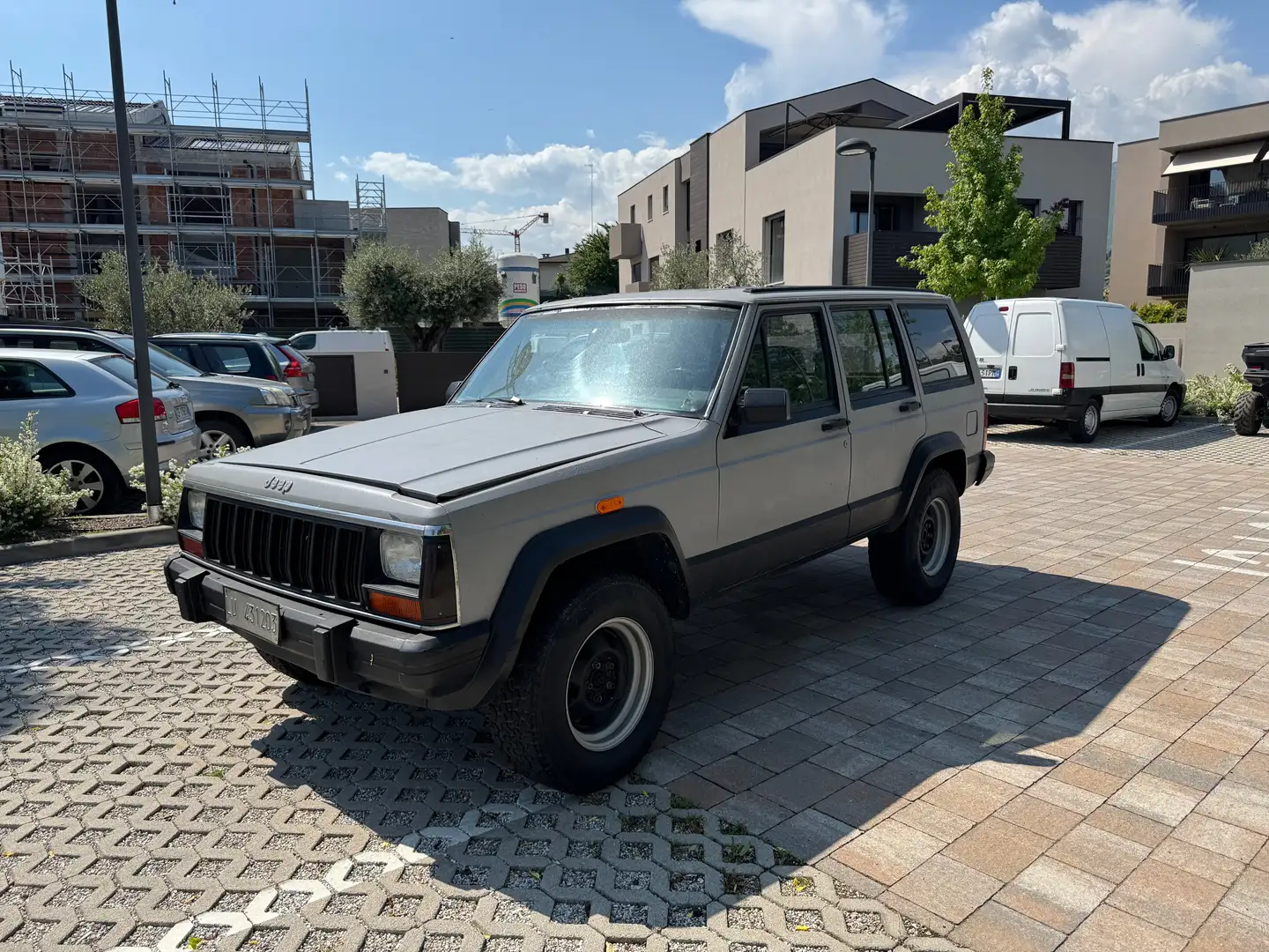 Jeep Cherokee Cherokee 5p 4.0 Limited Gris - 1