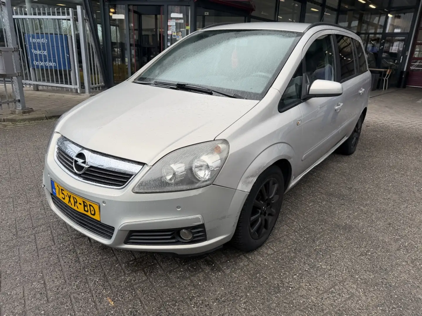 Opel Zafira 1.6 Temptation 7 persoons Grijs - 1