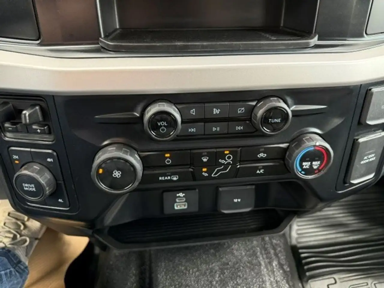 Ford F-550 Super Duty снимка Ford F-550 Super Duty