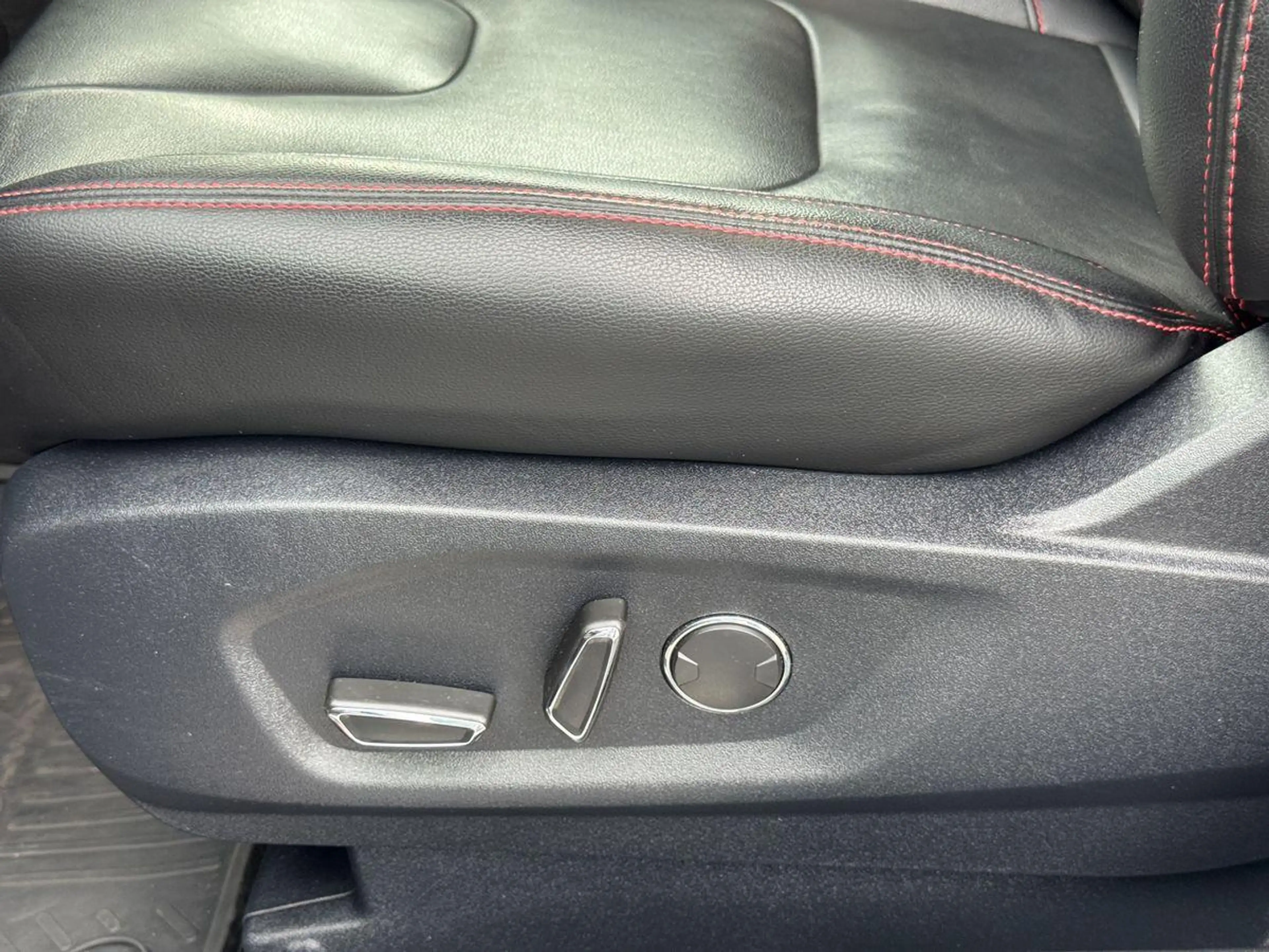 Ford S-Max 2.0 4x4 ST-Line 7Sitzer Pano Leder ACC AHK — photo 13