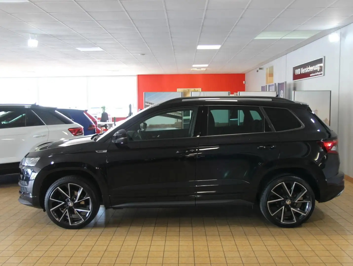 Skoda Karoq Sportline 1.5 TSI 6-Gang, 19",Navi,LED... Schwarz - 2