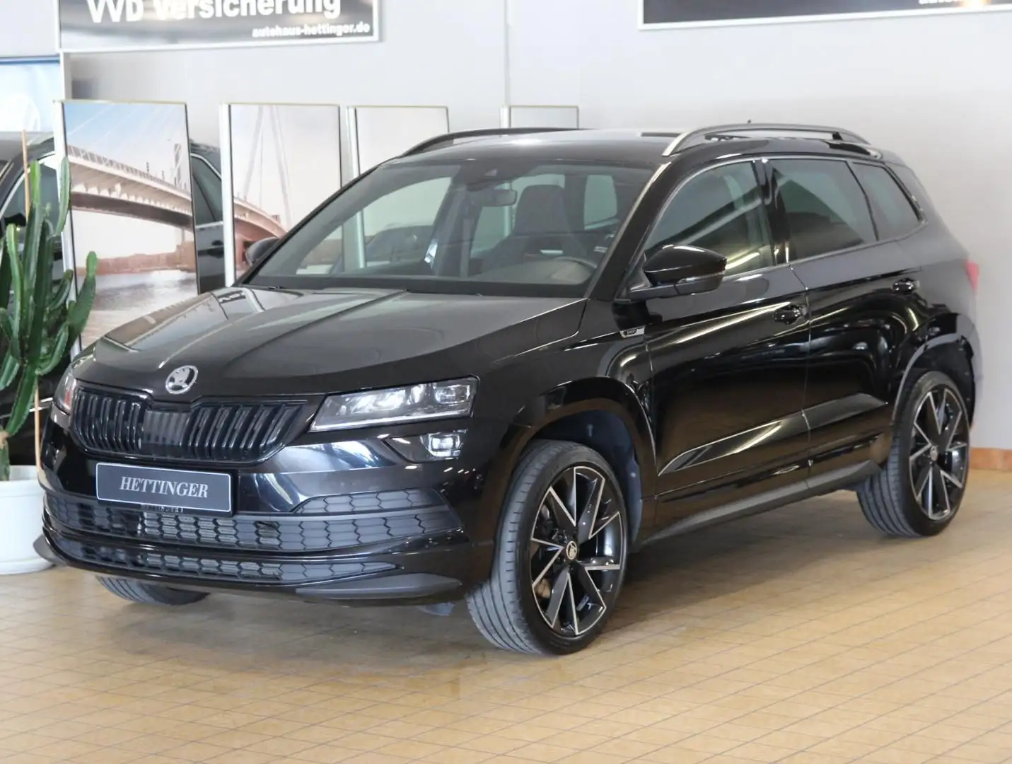 Skoda Karoq Sportline 1.5 TSI 6-Gang, 19",Navi,LED... Schwarz - 1