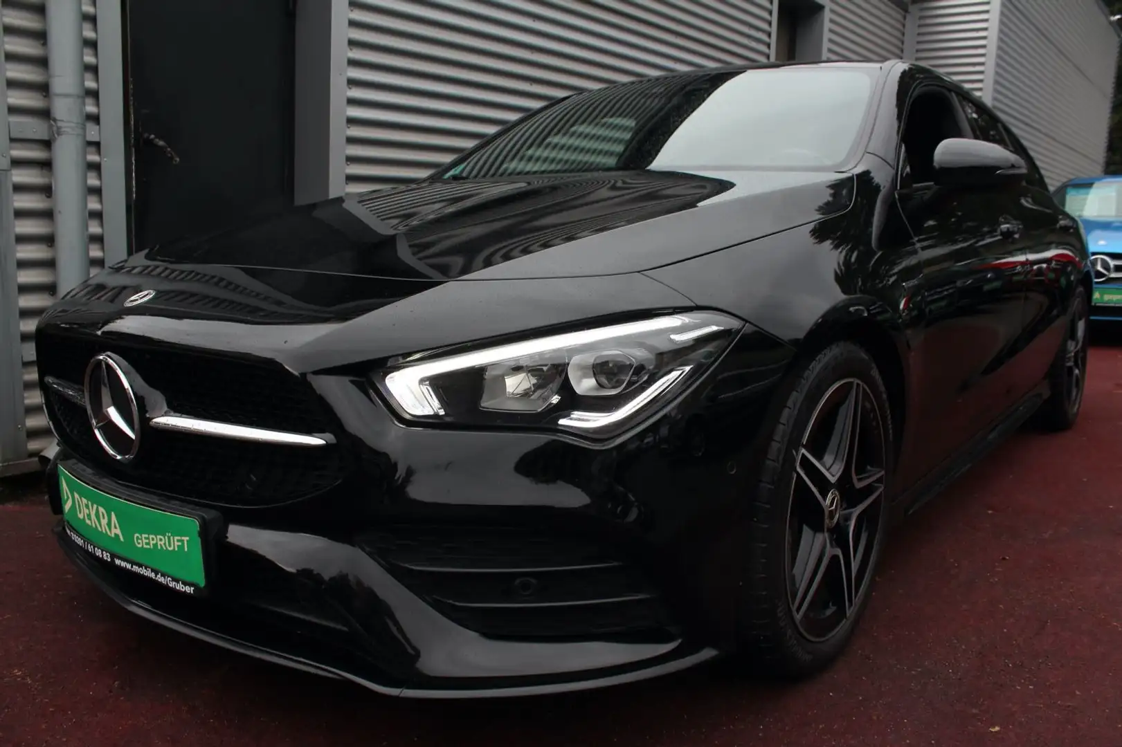 Mercedes-Benz CLA 200 CLA 200 SHOOTING BRAKE EDITION 2020 AMG-LINE Schwarz - 1