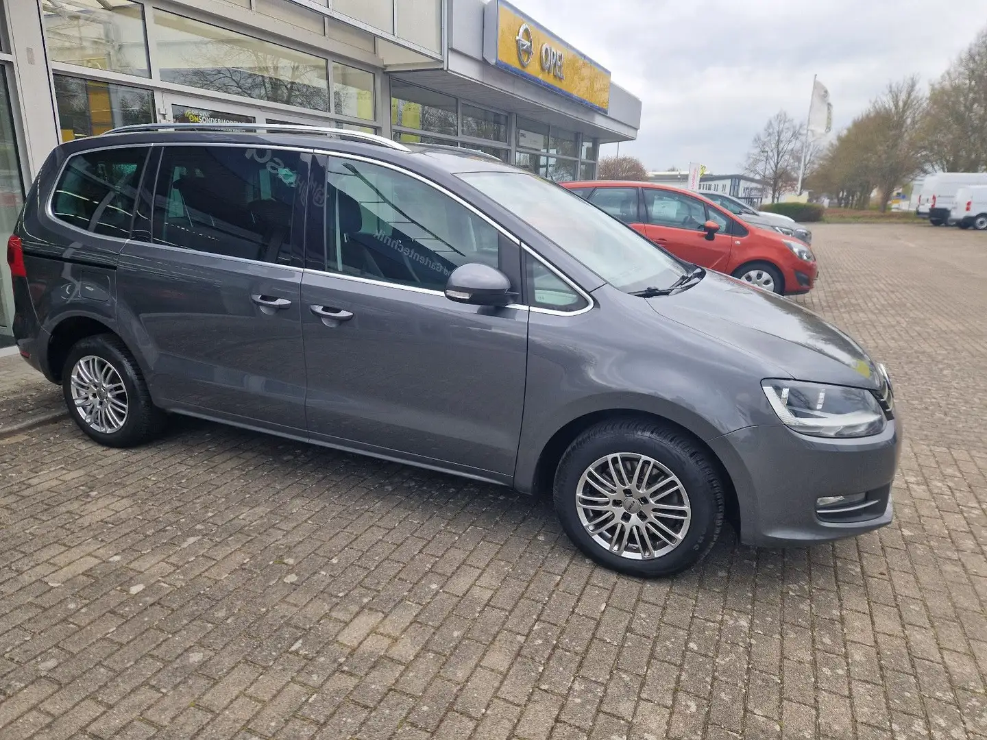 Volkswagen Sharan Highline BMT Grau - 1