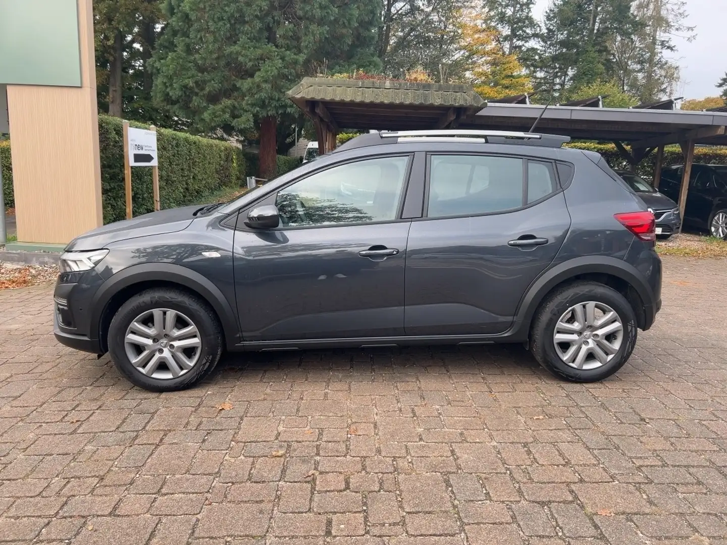 Dacia Sandero Stepway TCe 110 Ultimate  *PDC,SHZ,GSD* Gris - 2