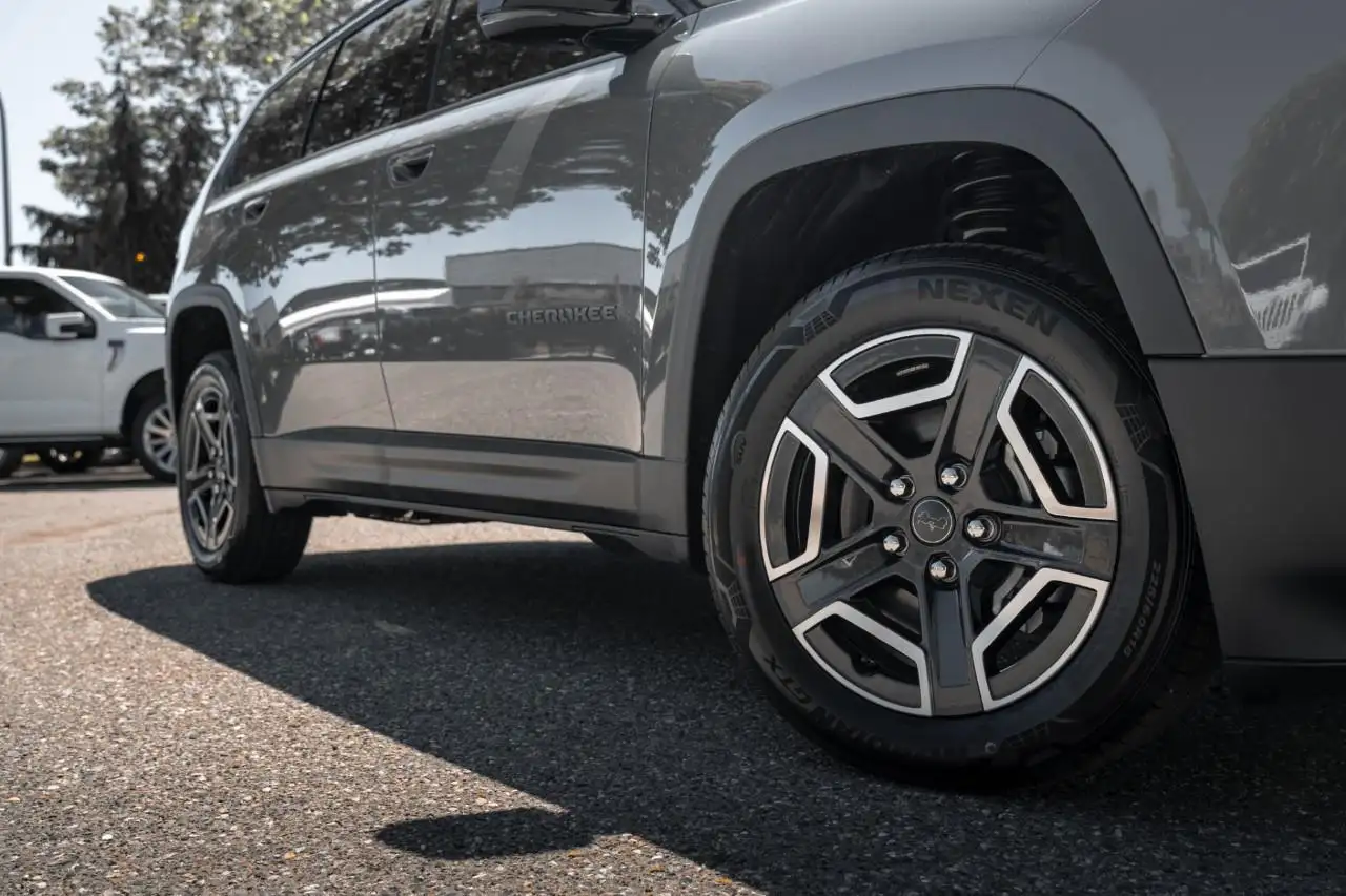 Jeep Cherokee снимка Jeep Cherokee