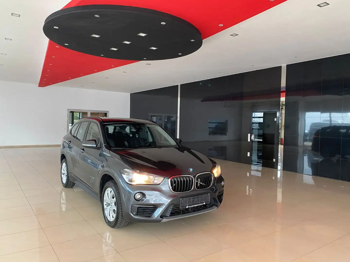 BMW X1 sDrive 20 i *Automatik*Leder*Navi* Grau - 2