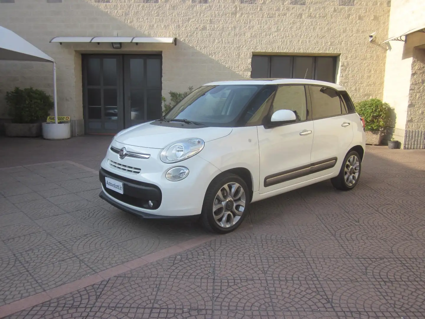 Fiat 500L 1.4 95 CV Lounge Tetto Panoramico (ok neopat.) Bianco - 1