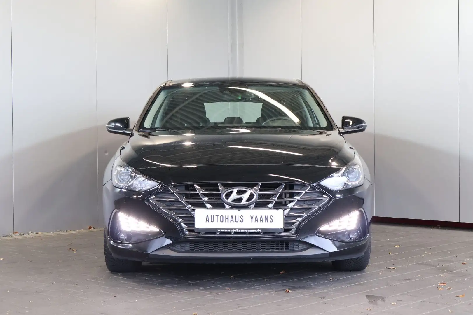 Hyundai i30 Trend Aut. 1.0 T-GDI CARPLAY+LANE+17" Schwarz - 2