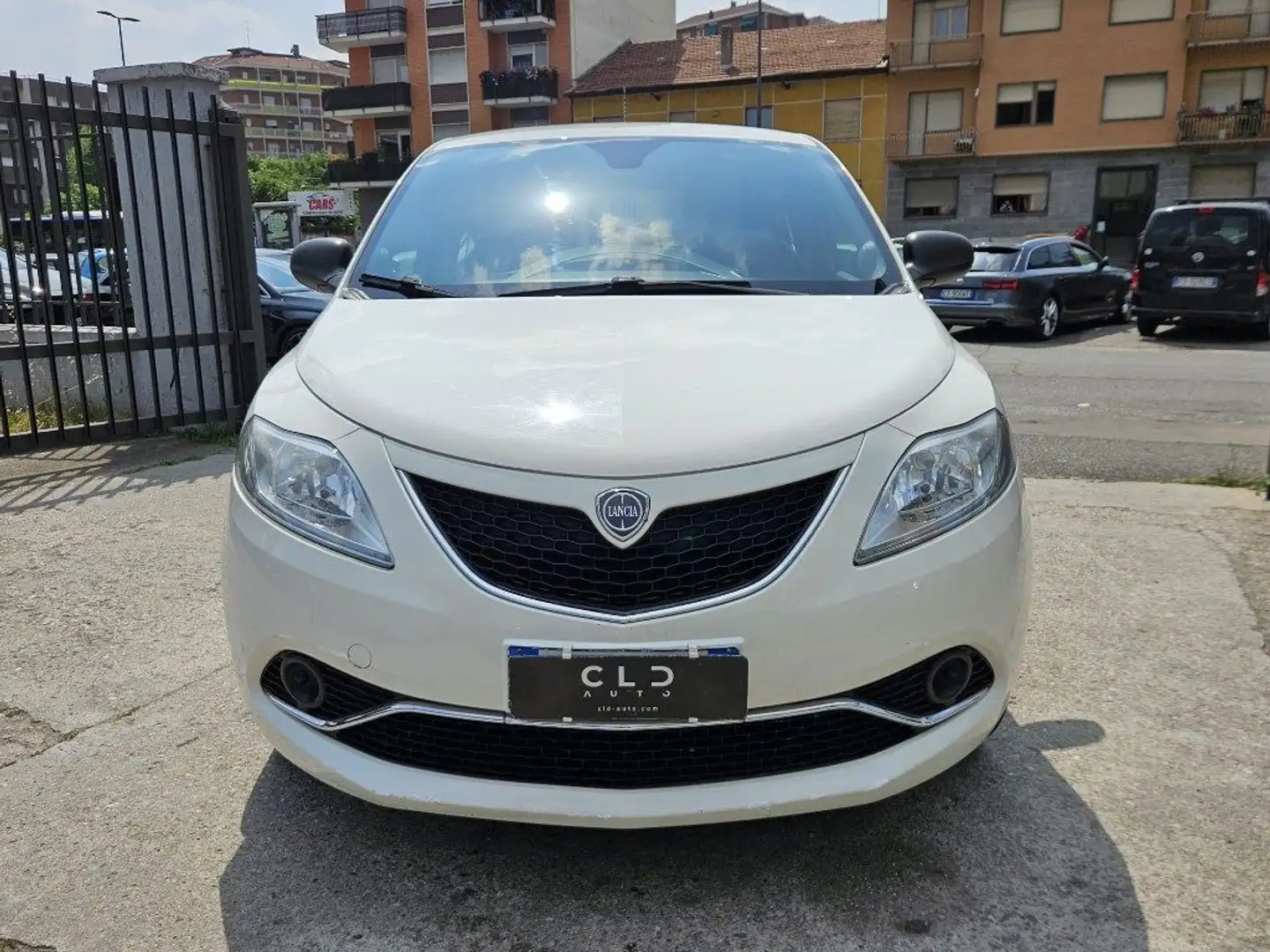 Lancia Ypsilon 1.2 69 CV 5 porte GPL Ecochic Bianco - 2