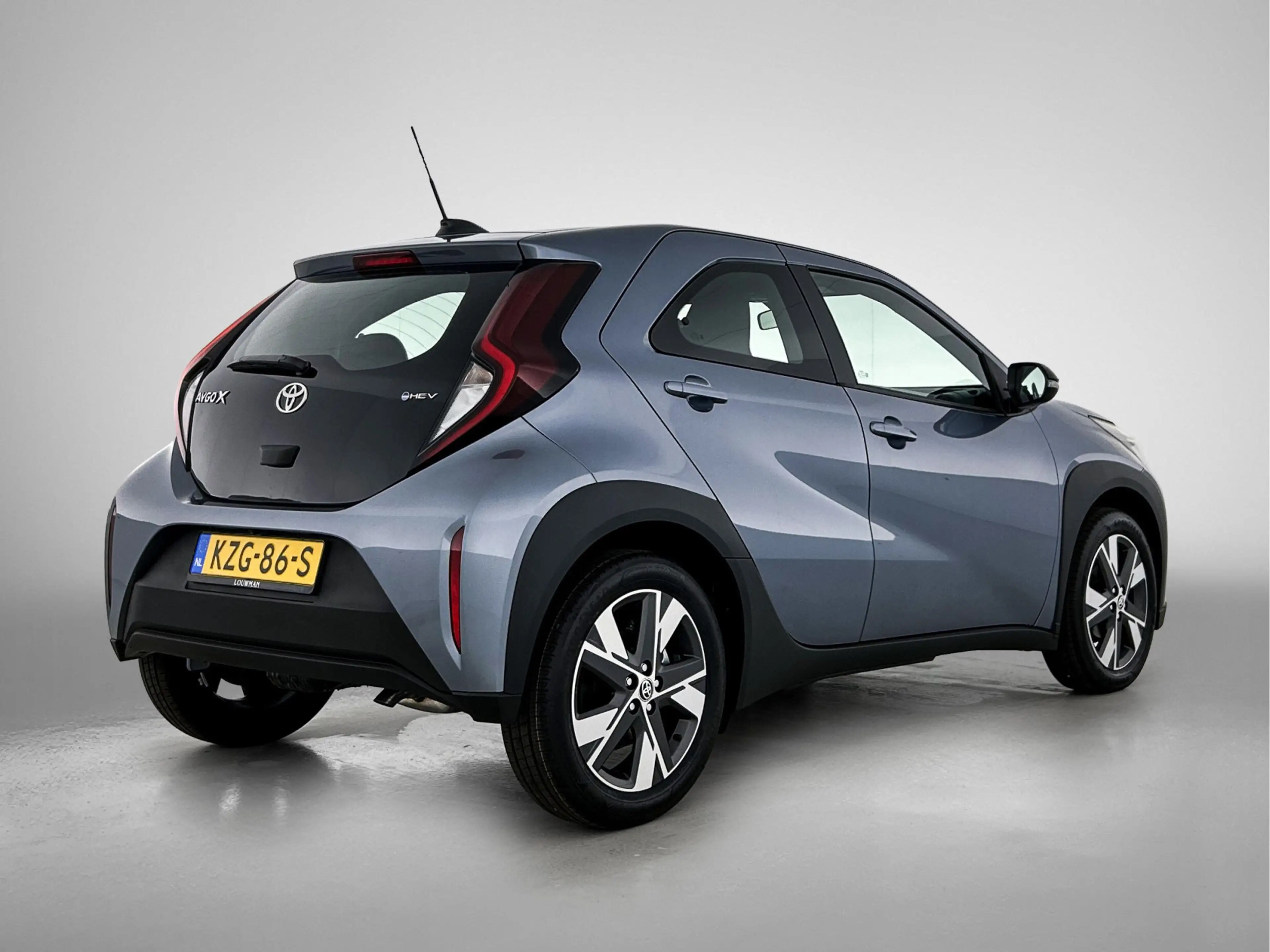 Toyota Aygo X Hybrid 115 play + GO pack | Carplay | Camera | Ada — photo 2