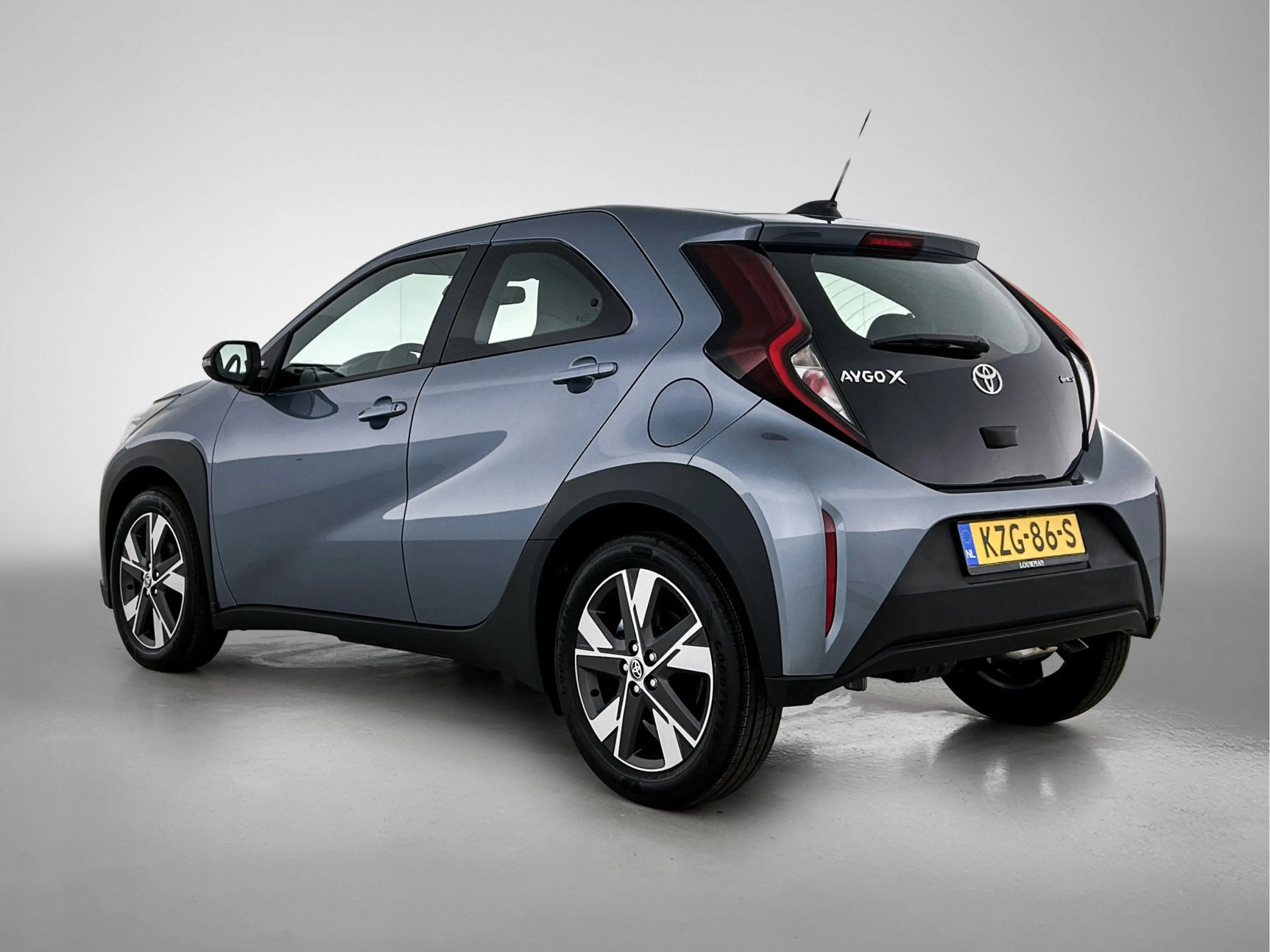 Toyota Aygo X Hybrid 115 play + GO pack | Carplay | Camera | Ada — photo 13