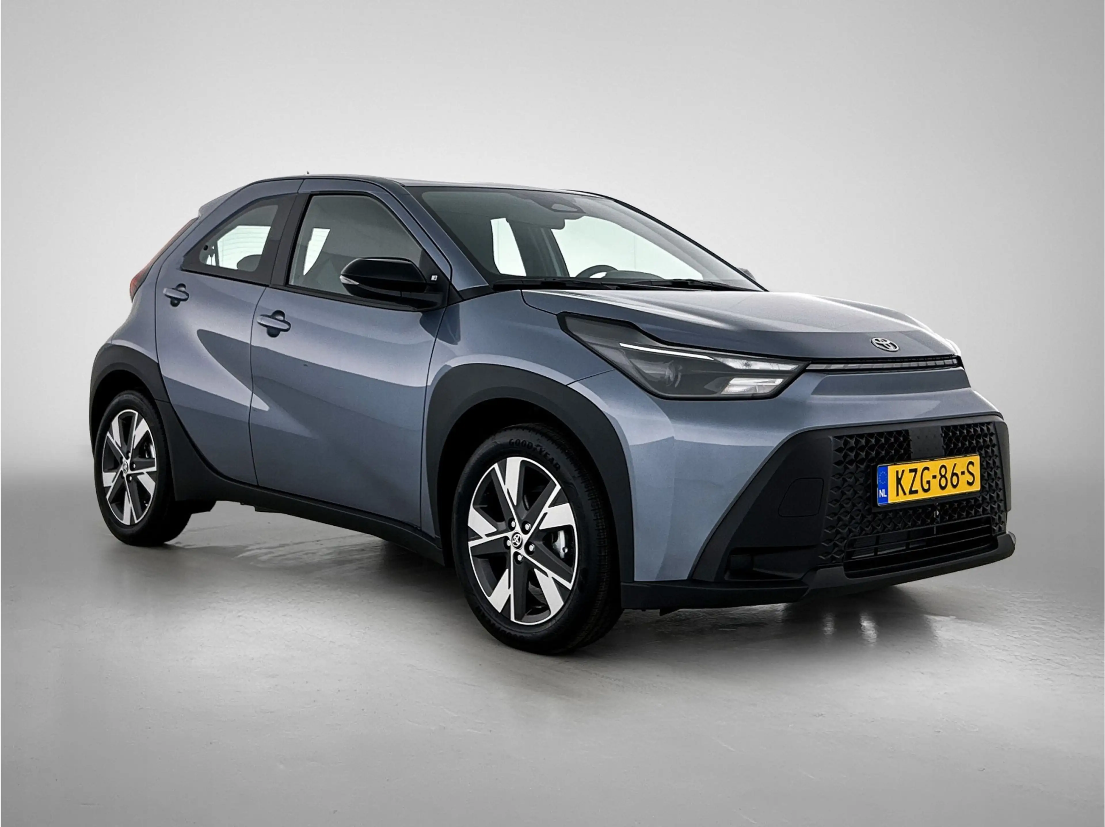 Toyota Aygo X Hybrid 115 play + GO pack | Carplay | Camera | Ada — photo 12