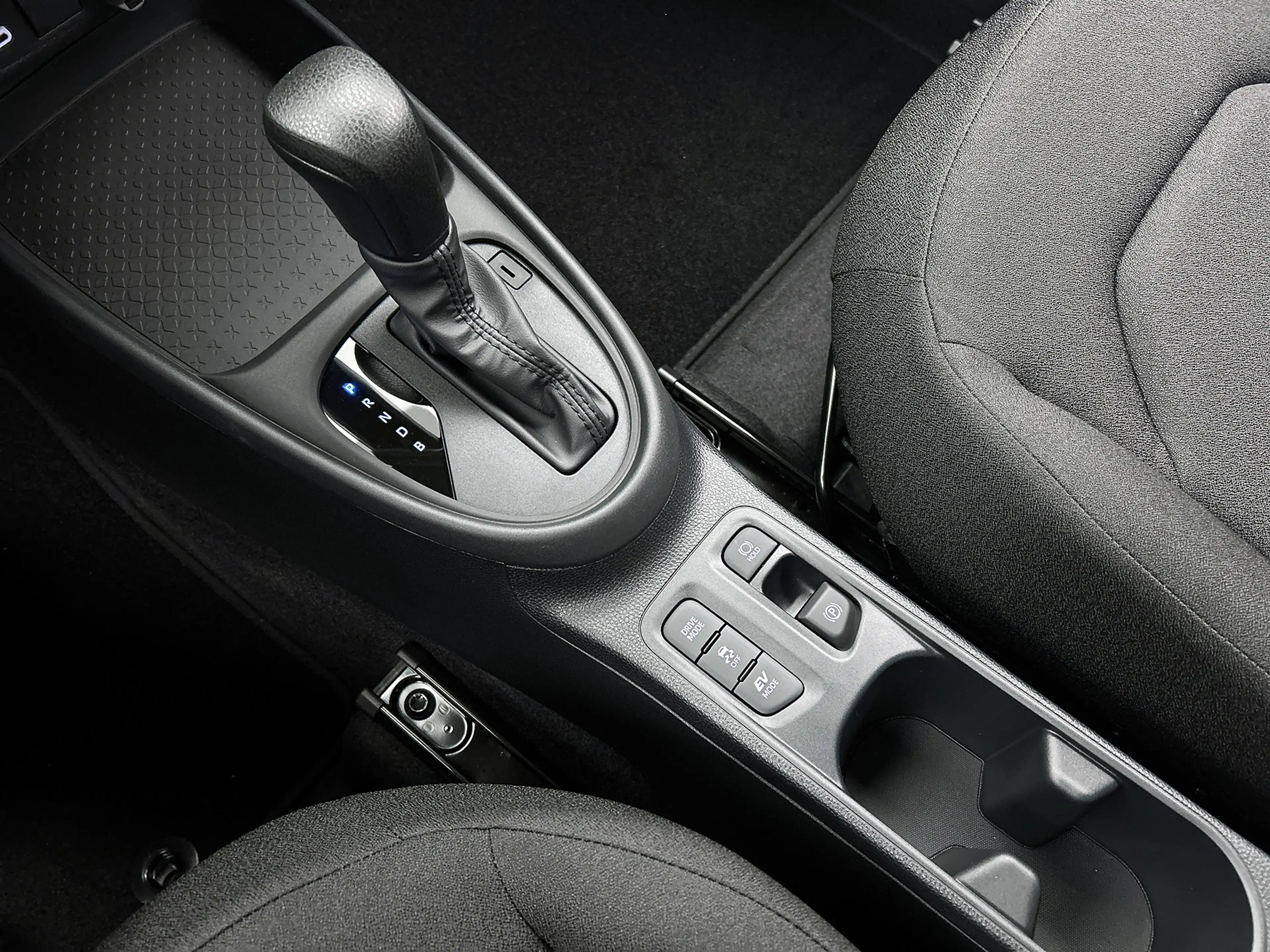 Toyota Aygo X Hybrid 115 play + GO pack | Carplay | Camera | Ada — photo 10