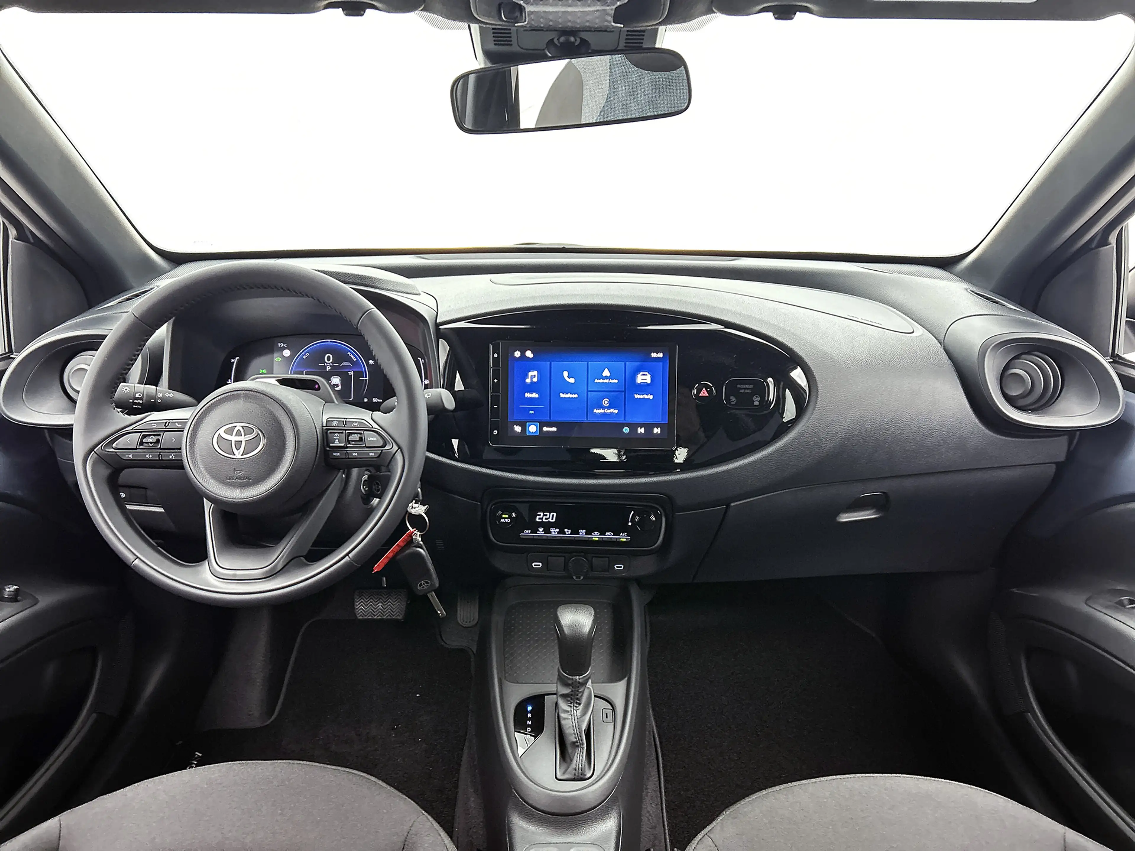 Toyota Aygo X Hybrid 115 play + GO pack | Carplay | Camera | Ada — photo 4