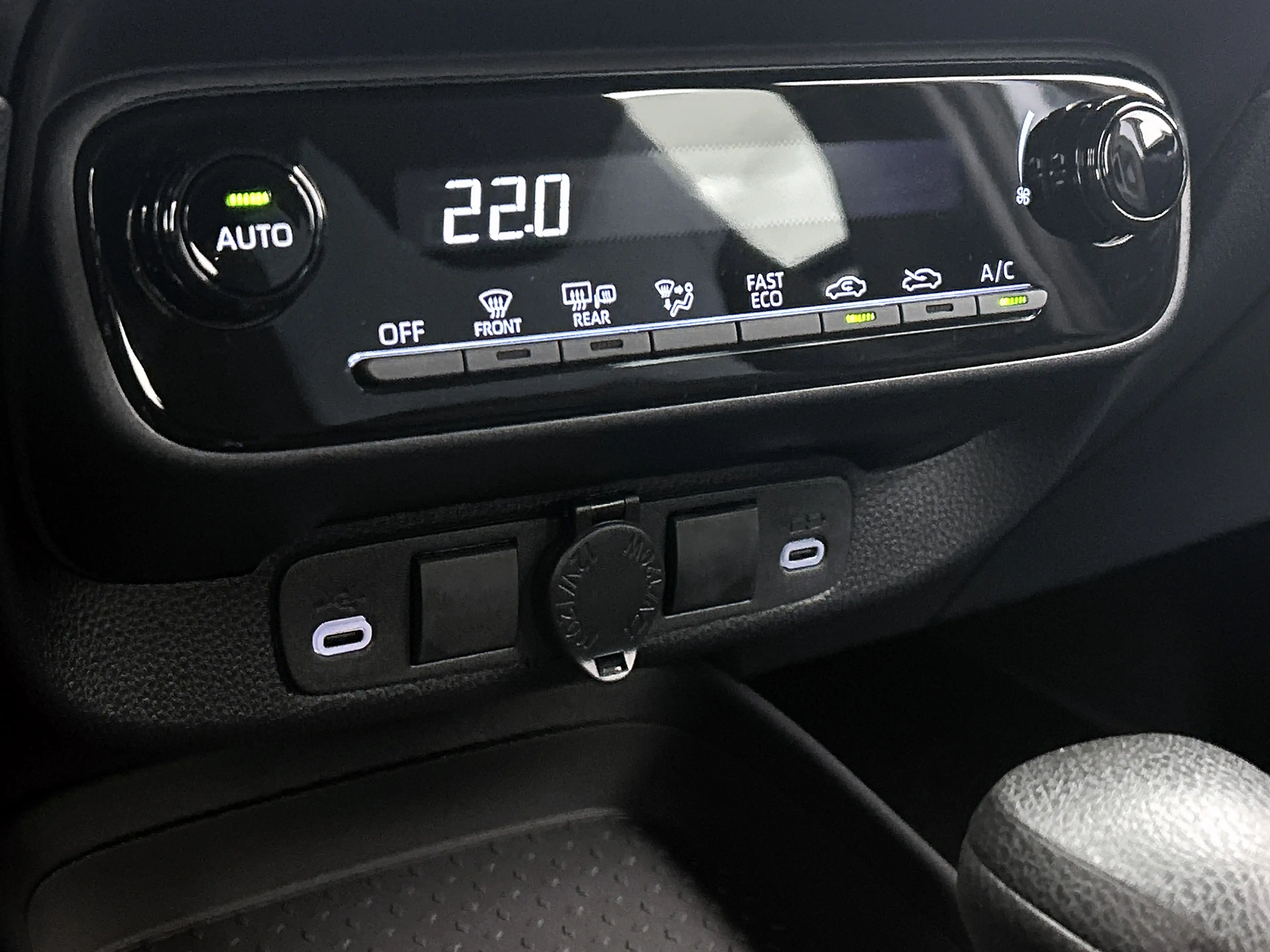 Toyota Aygo X Hybrid 115 play + GO pack | Carplay | Camera | Ada — photo 9