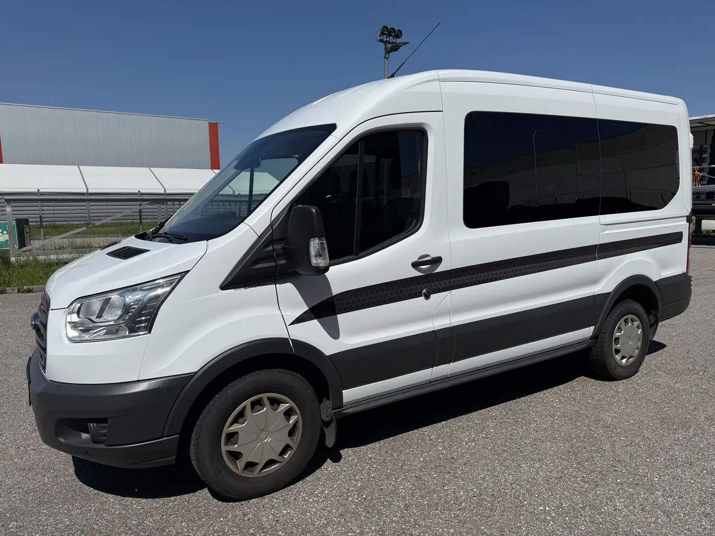 Ford Transit Bus Trend Blanco - 1
