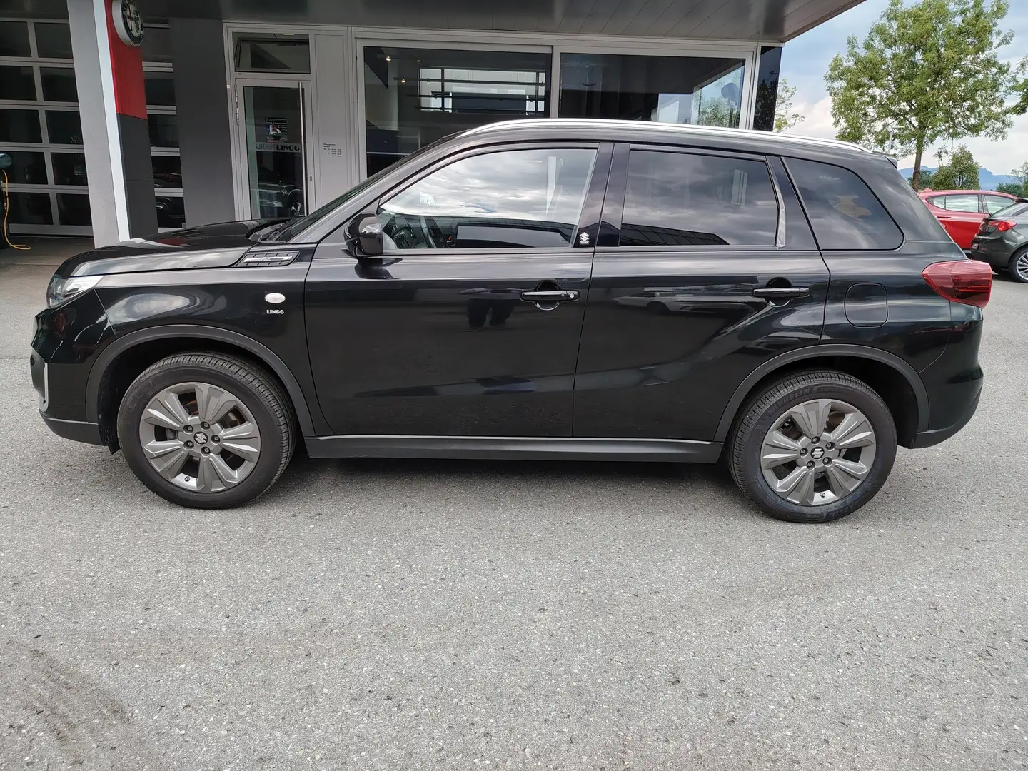 Suzuki Vitara 1,5 Strong Hybrid Allgrip shine AGS Schwarz - 2