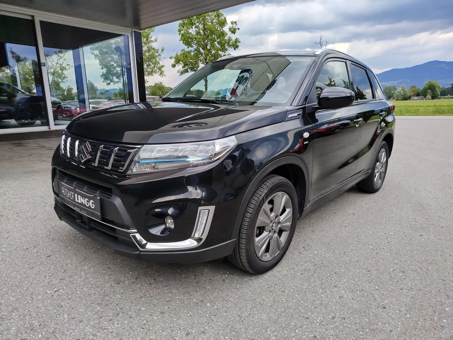 Suzuki Vitara 1,5 Strong Hybrid Allgrip shine AGS Schwarz - 1