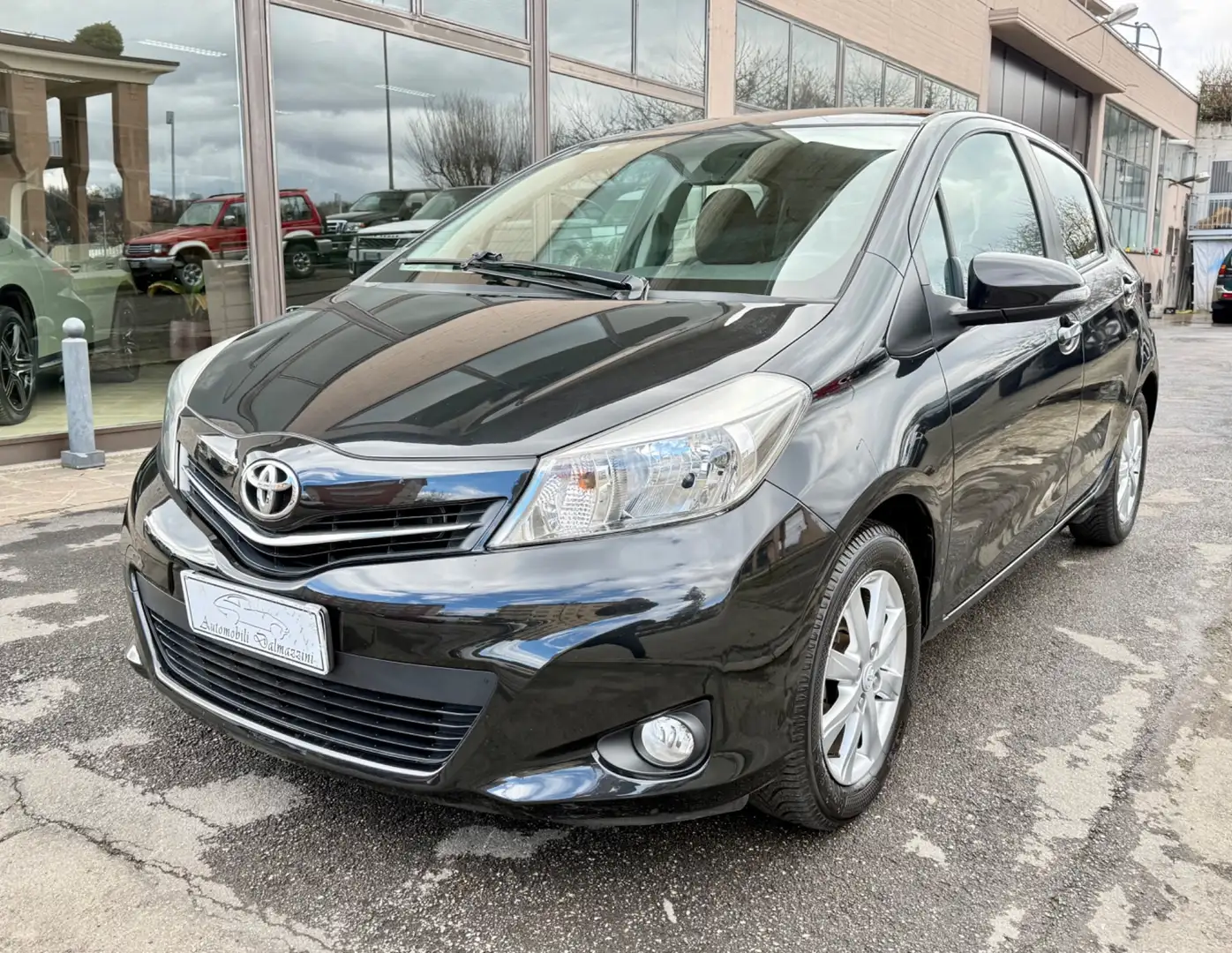 Toyota Yaris Yaris 1.0 5 porte Lounge Schwarz - 2