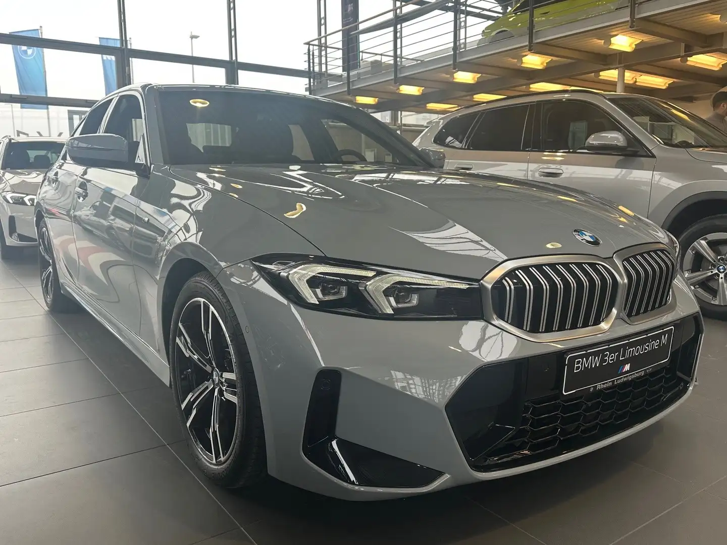 BMW 318 d Limousine M Sportpaket sofort Verfügbar Gris - 2