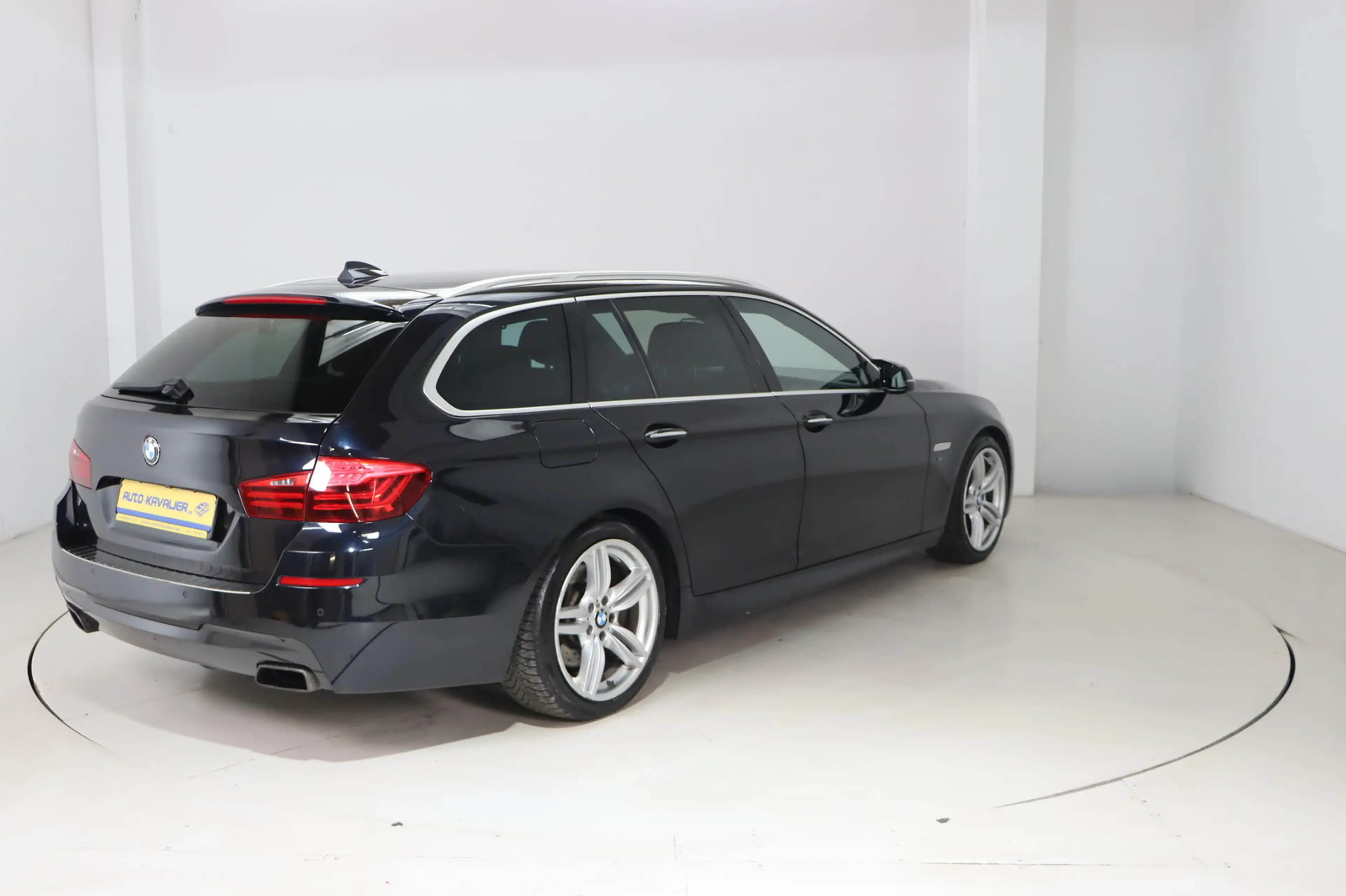 BMW M550 d Touring xDrive * HUD * Leder — photo 5