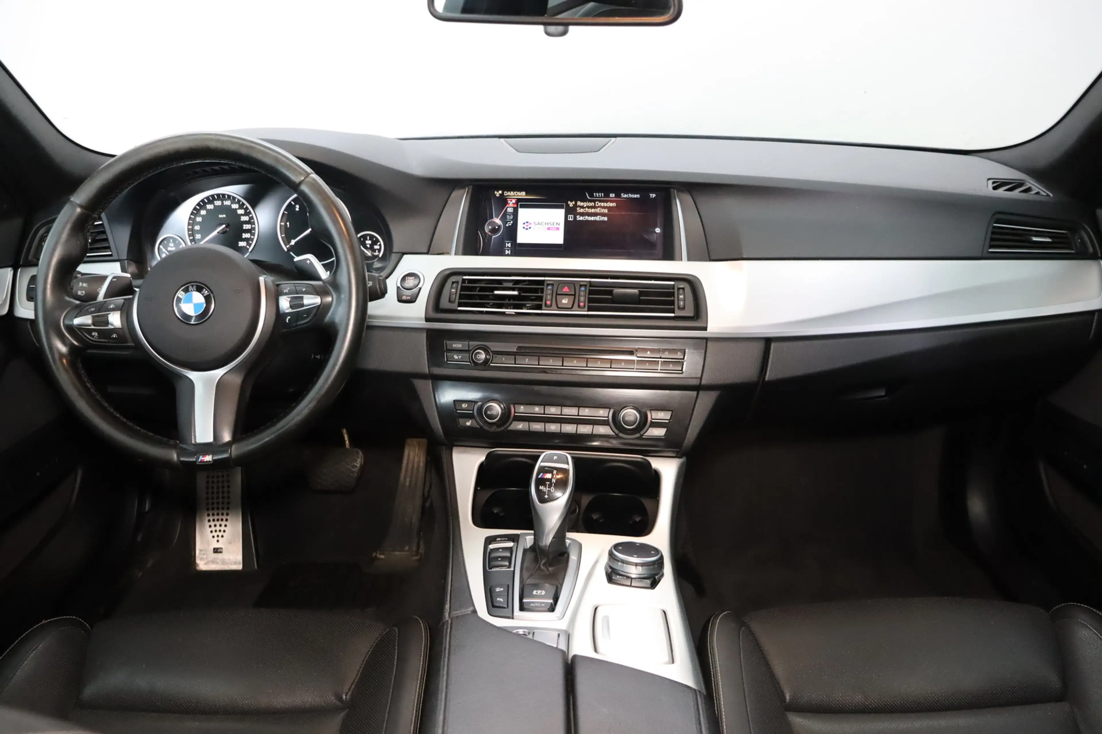 BMW M550 d Touring xDrive * HUD * Leder — photo 9