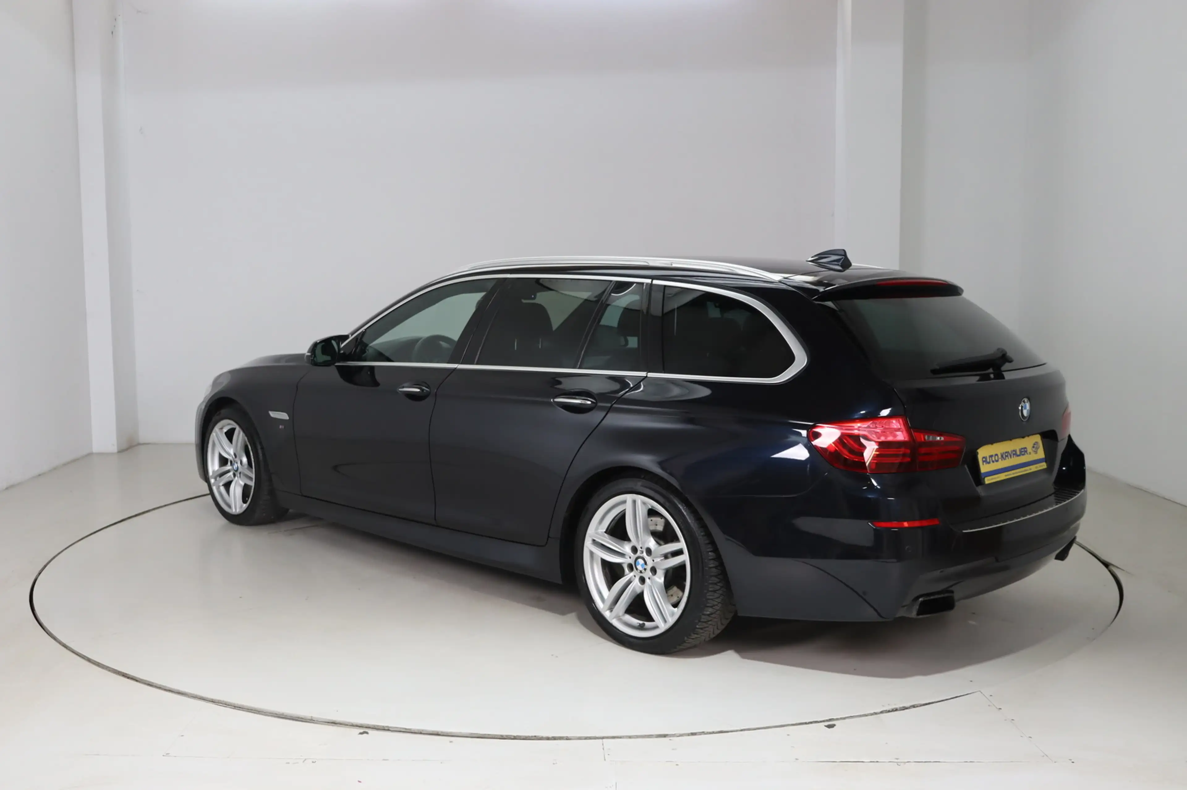 BMW M550 d Touring xDrive * HUD * Leder — photo 7
