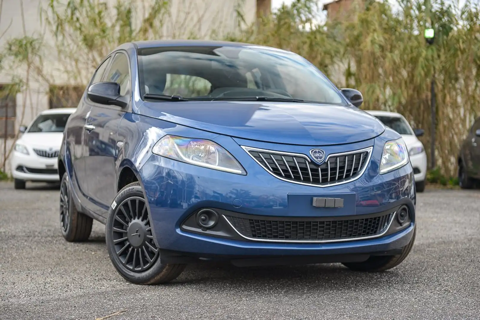 Lancia Ypsilon 1.0 FireFly 5 porte S&S Hybrid Silver Blu/Azzurro - 2