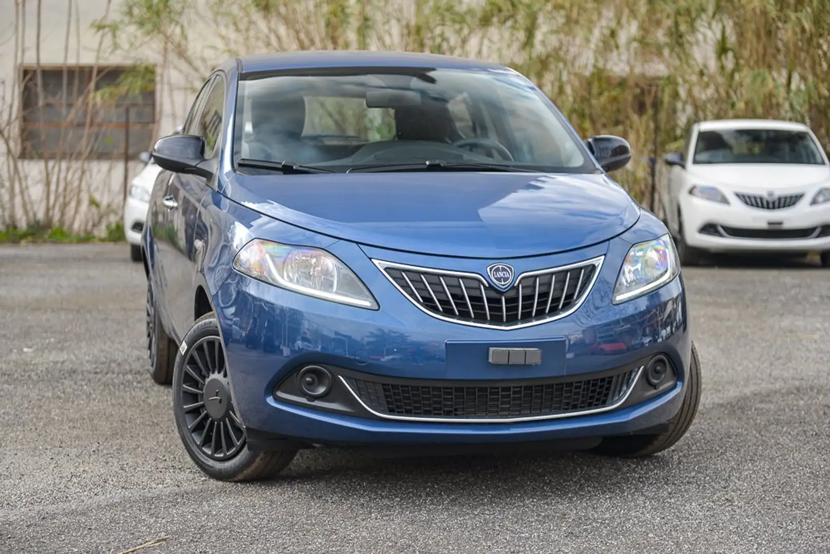 Lancia Ypsilon 1.0 FireFly 5 porte S&S Hybrid Silver Blu/Azzurro - 1