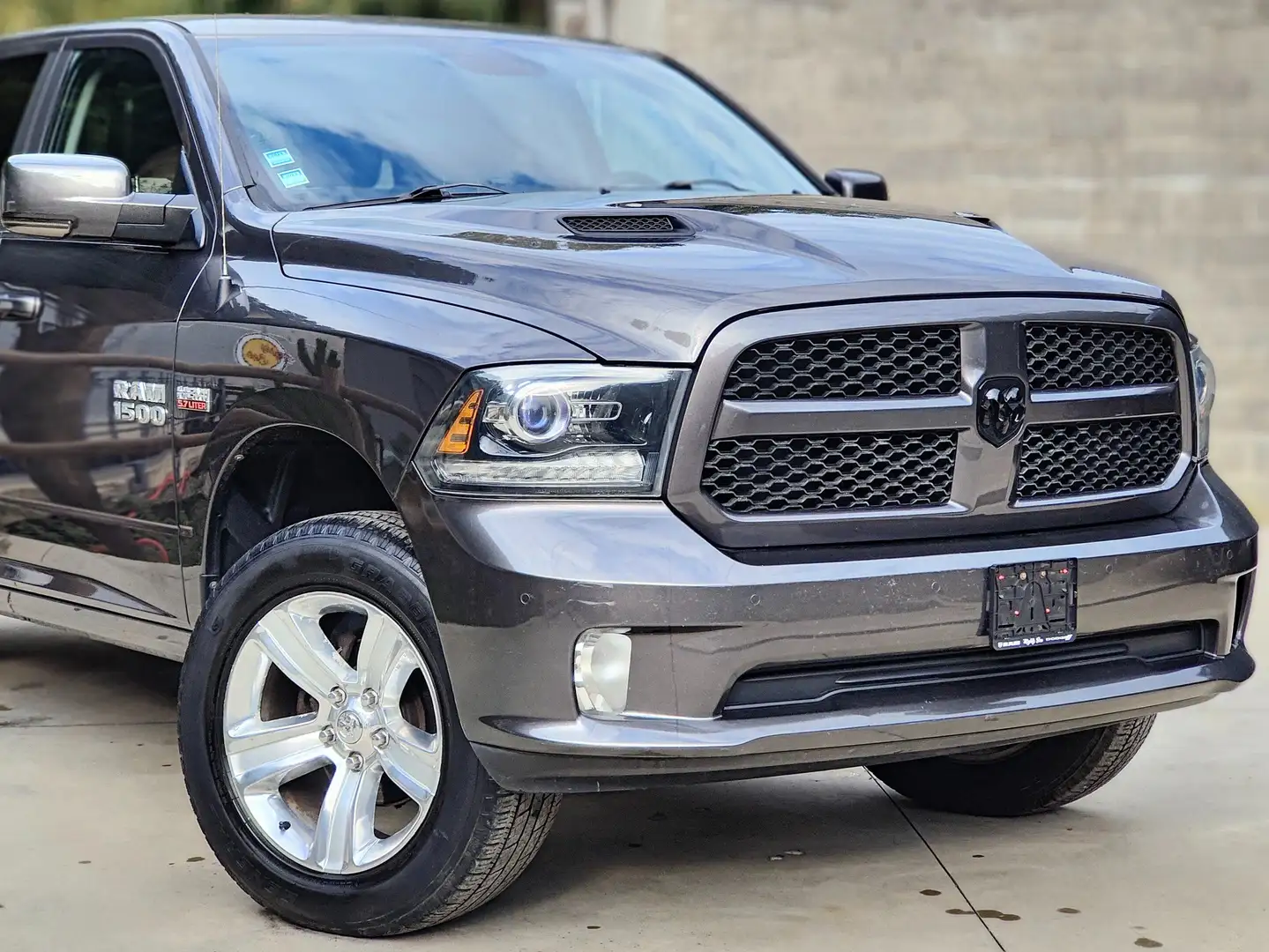 Dodge RAM 5.7 V8 HEMI SPORT QUAD CAB Grijs - 2