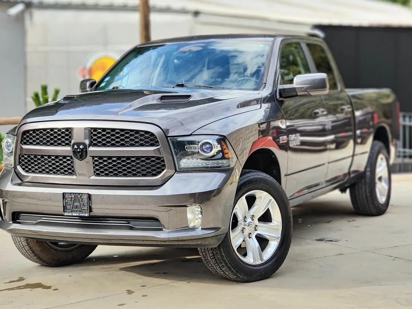 Dodge RAM 5.7 V8 HEMI SPORT QUAD CAB Grijs - 1