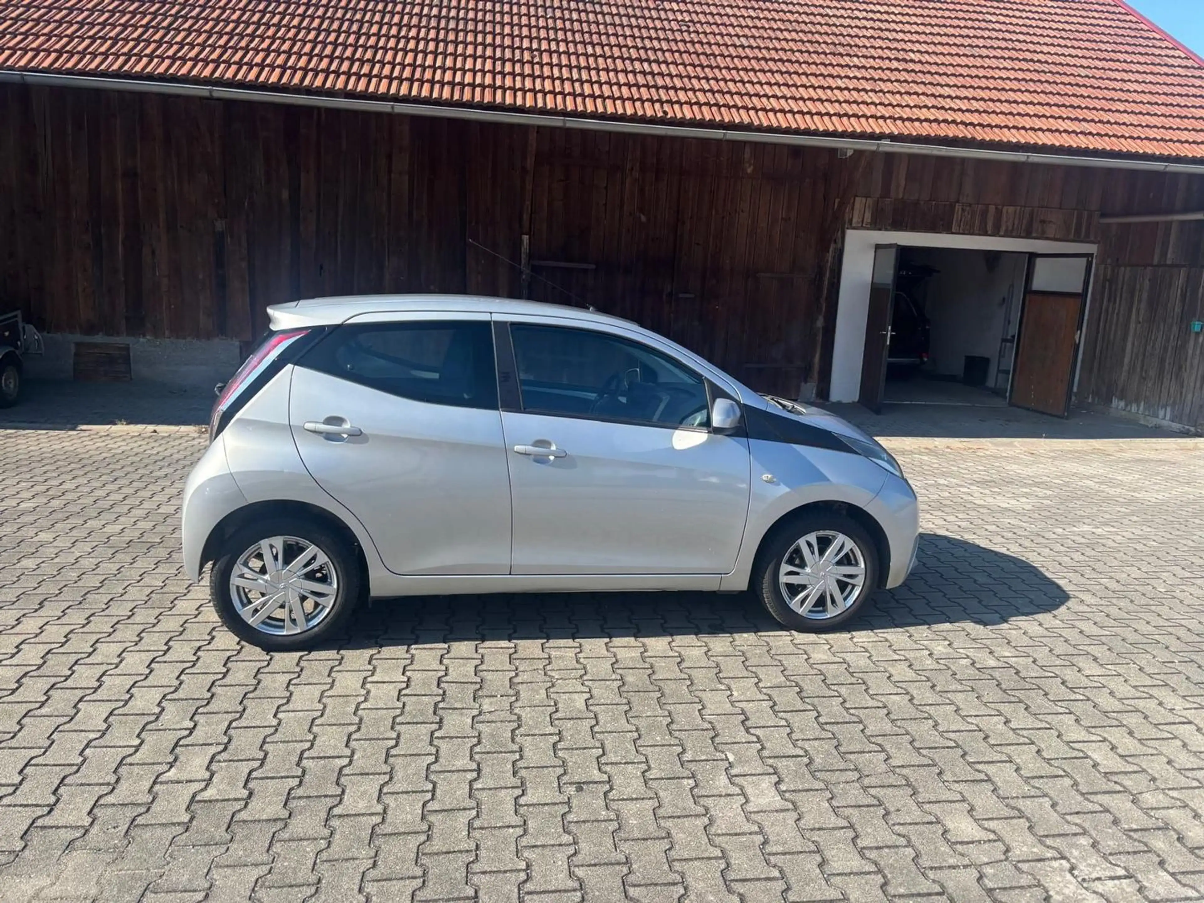 Toyota Aygo x-play touch++29000km++Kamera++ — photo 3