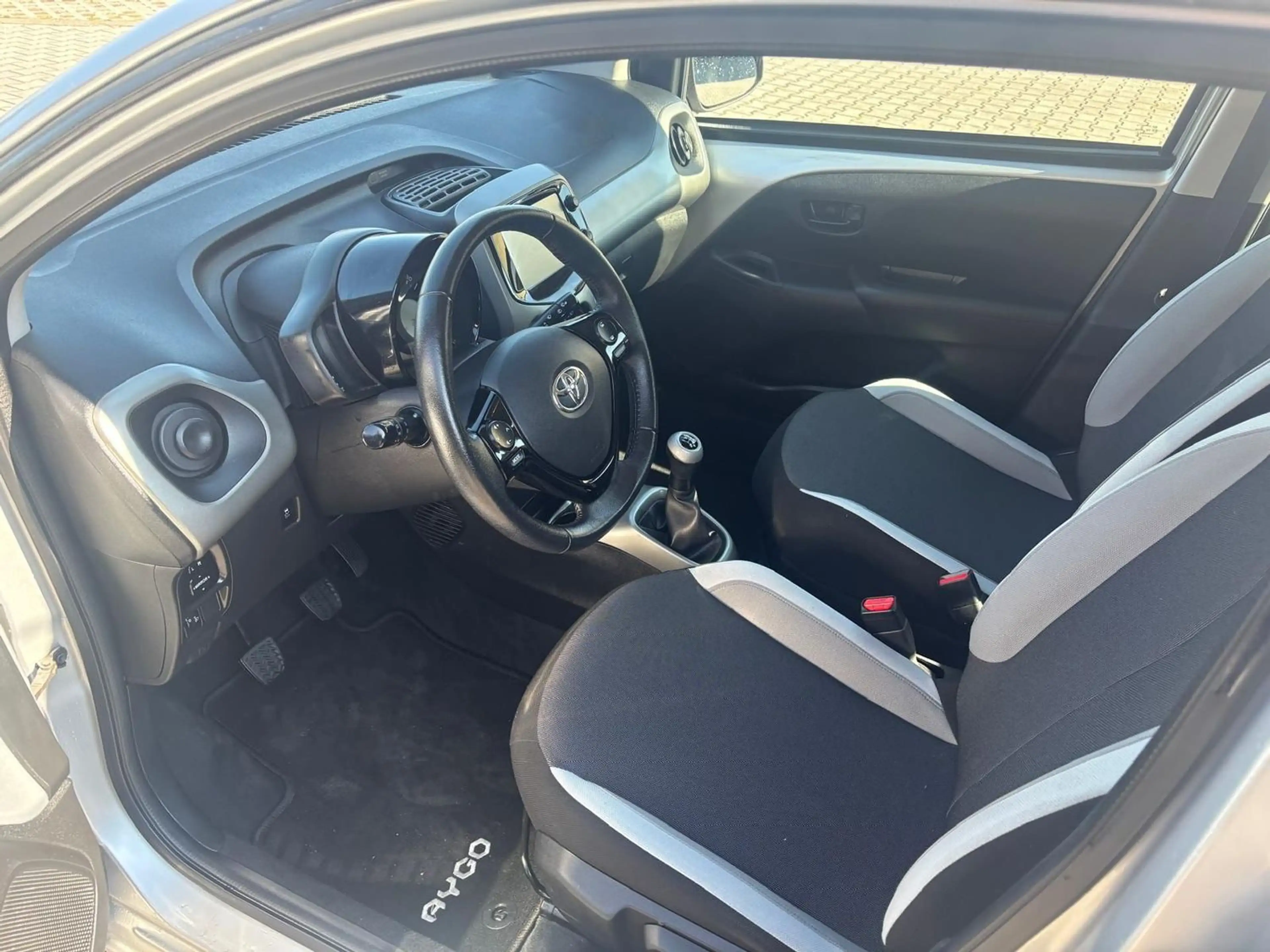 Toyota Aygo x-play touch++29000km++Kamera++ — photo 8