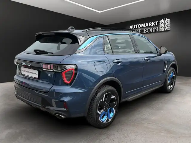 Lynk & Co 01 view 8