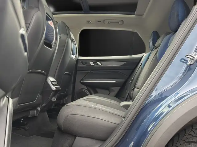 Lynk & Co 01 view 27