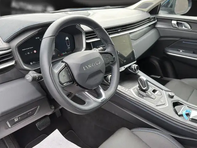 Lynk & Co 01 view 14