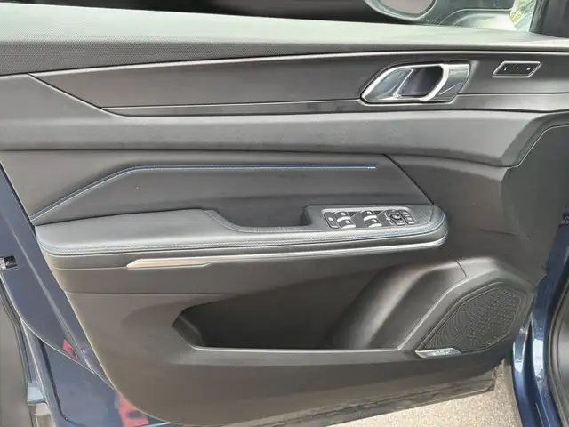 Lynk & Co 01 view 29