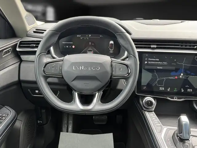 Lynk & Co 01 view 16