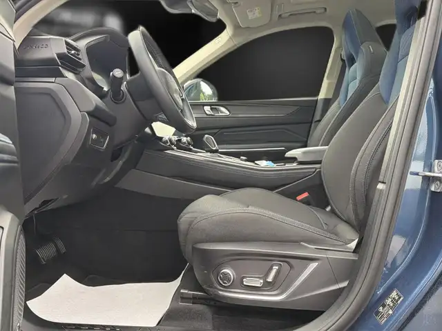 Lynk & Co 01 view 13