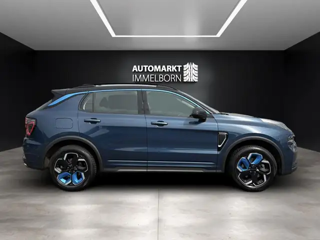 Lynk & Co 01 view 11