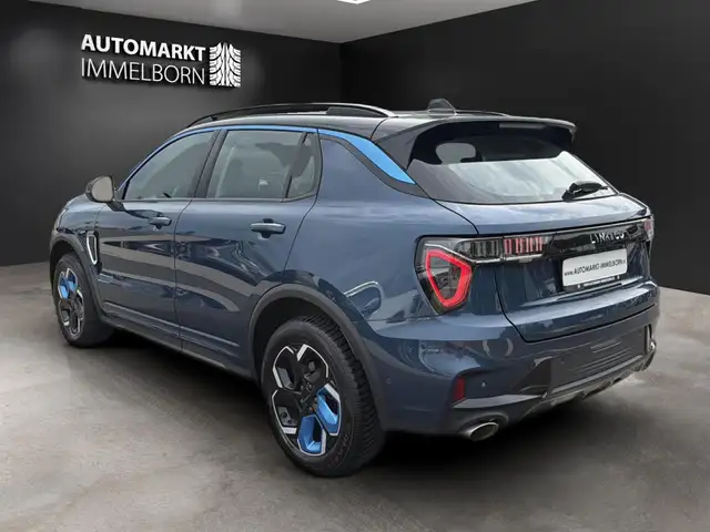 Lynk & Co 01 view 6