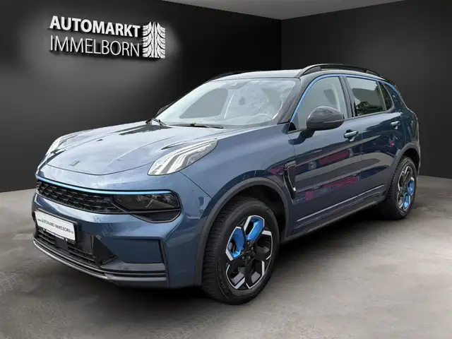 Lynk & Co 01 view 4