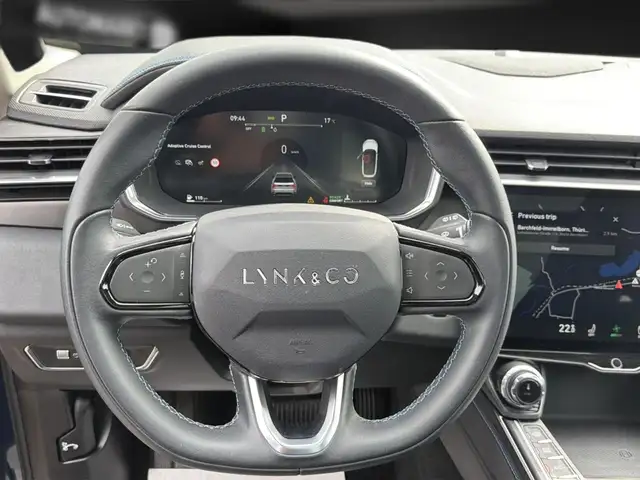 Lynk & Co 01 view 17