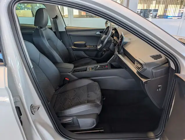 SEAT Leon view 3